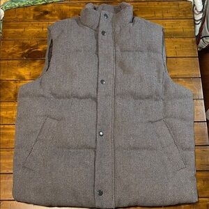 Men's Winter Vest Dark Gray Herringbone, Insulated, Baggy, Old Navy. Size Small.